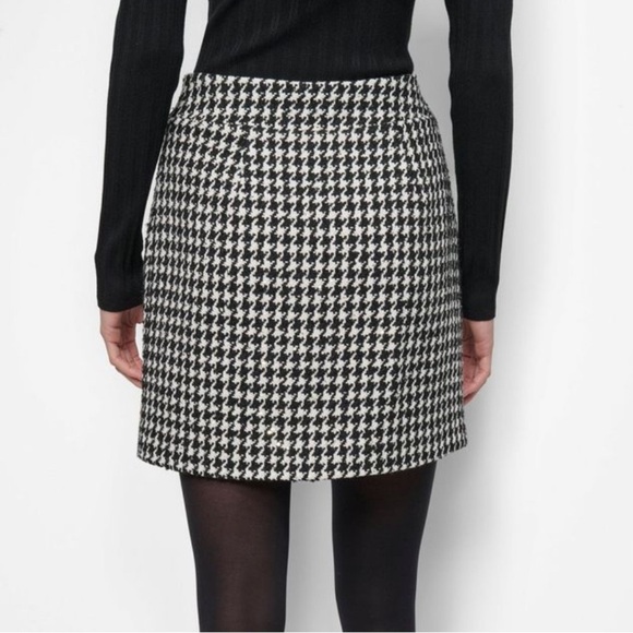 DKNY women’s houndstooth mini skirt zip front NWOT - Picture 2 of 4